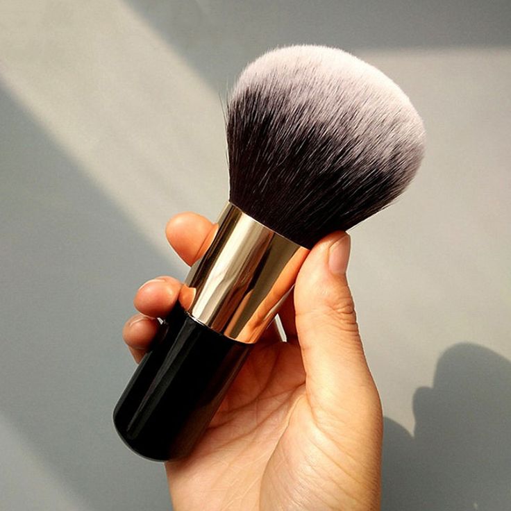Kabuki Brush